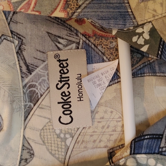 Men's Hawaiian Shirt - Picture 2 of 6